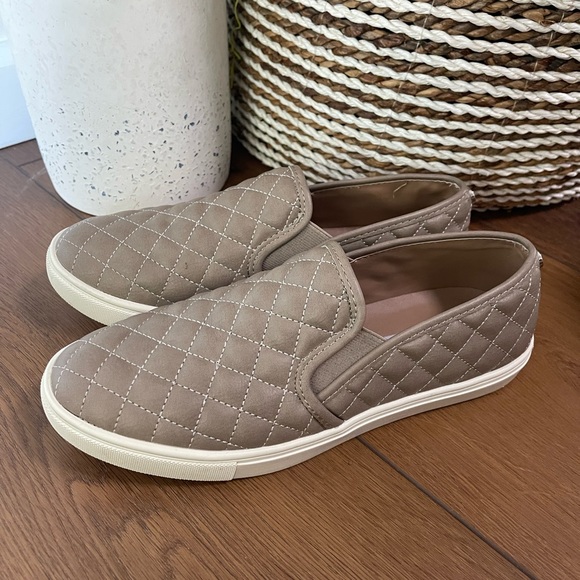 Steve Madden Ecentrcq Slip On Sneaker - Picture 3 of 6